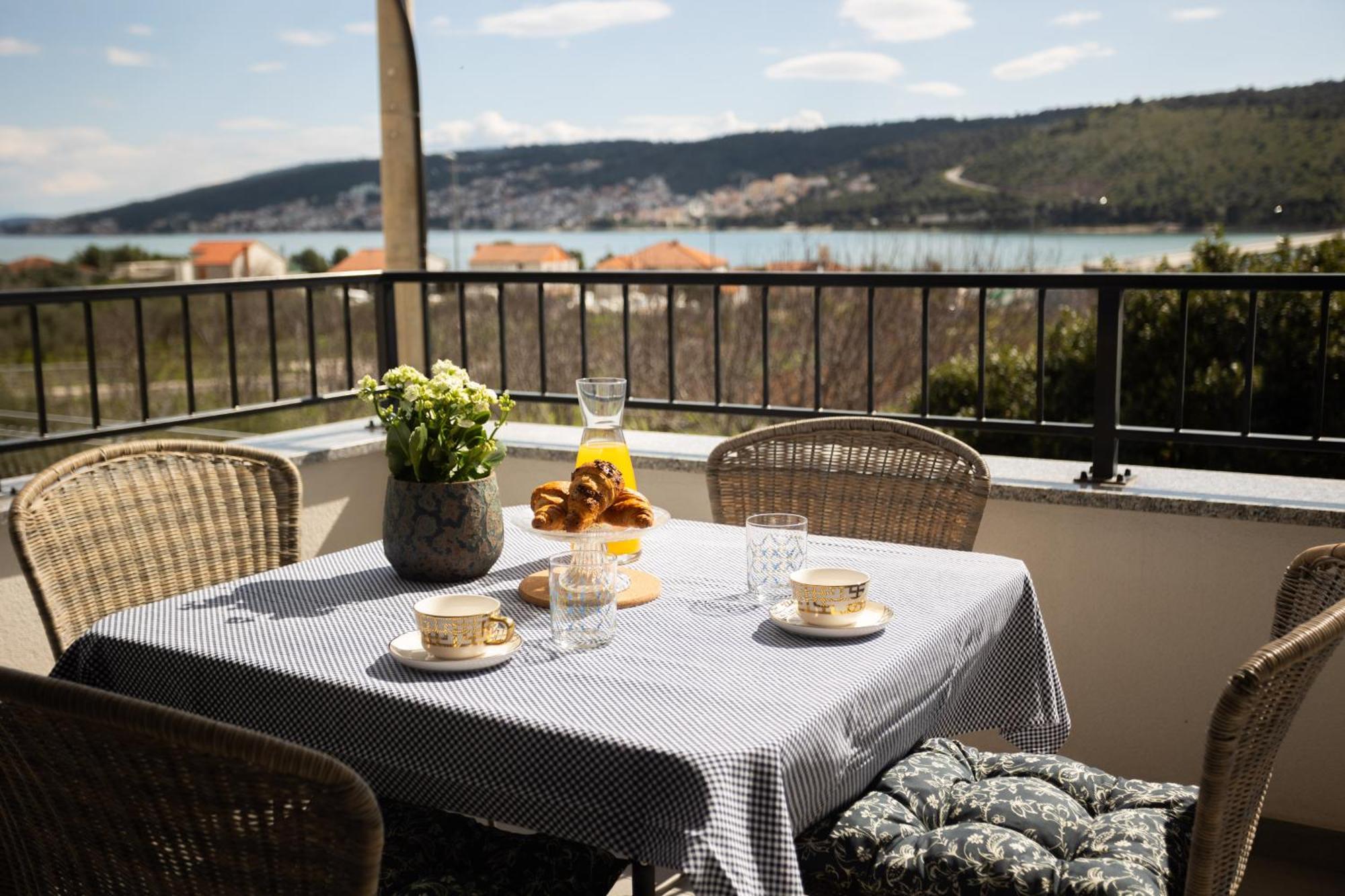 La Petit Apartment Trogir Bagian luar foto