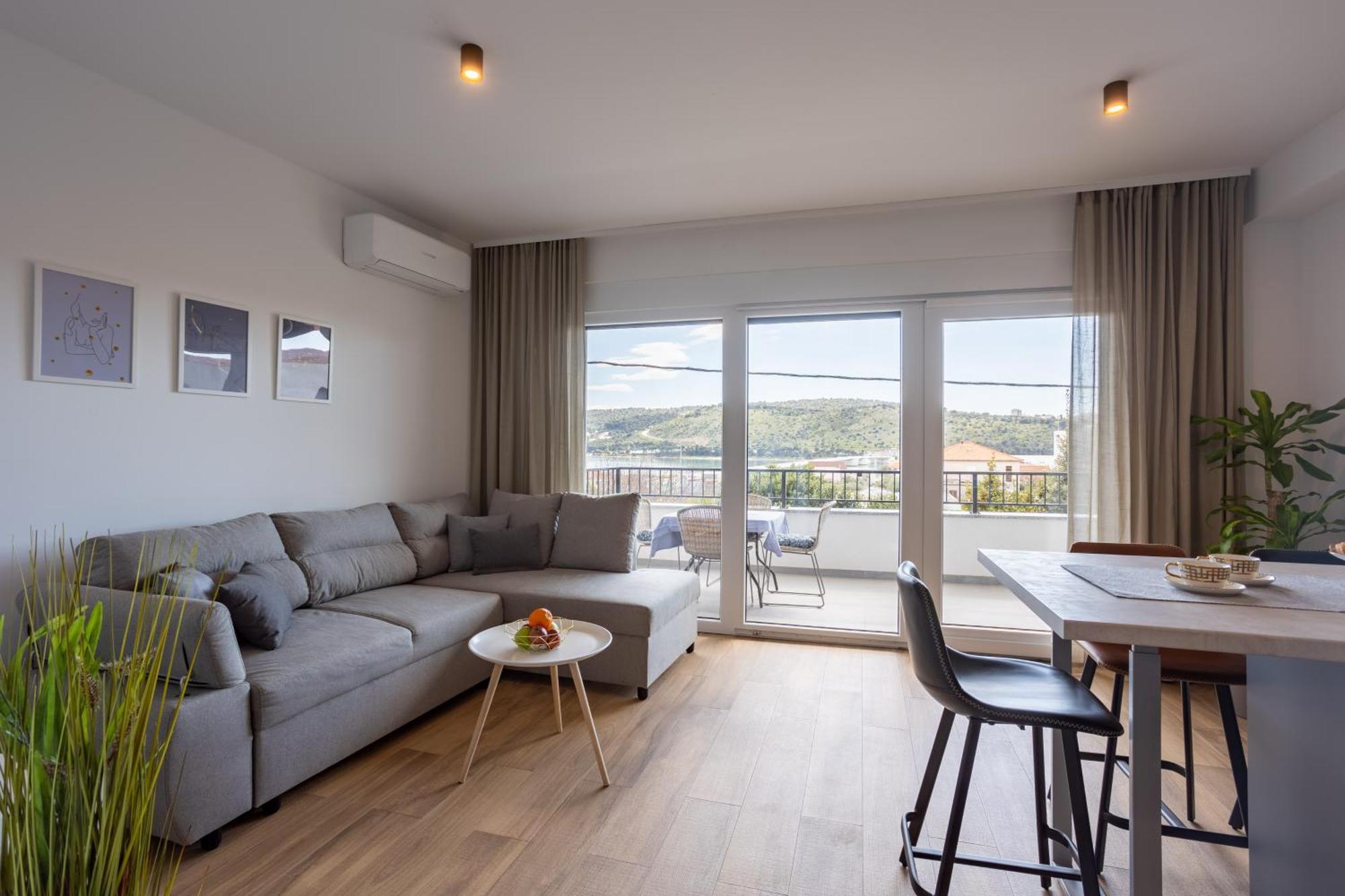 La Petit Apartment Trogir Bagian luar foto