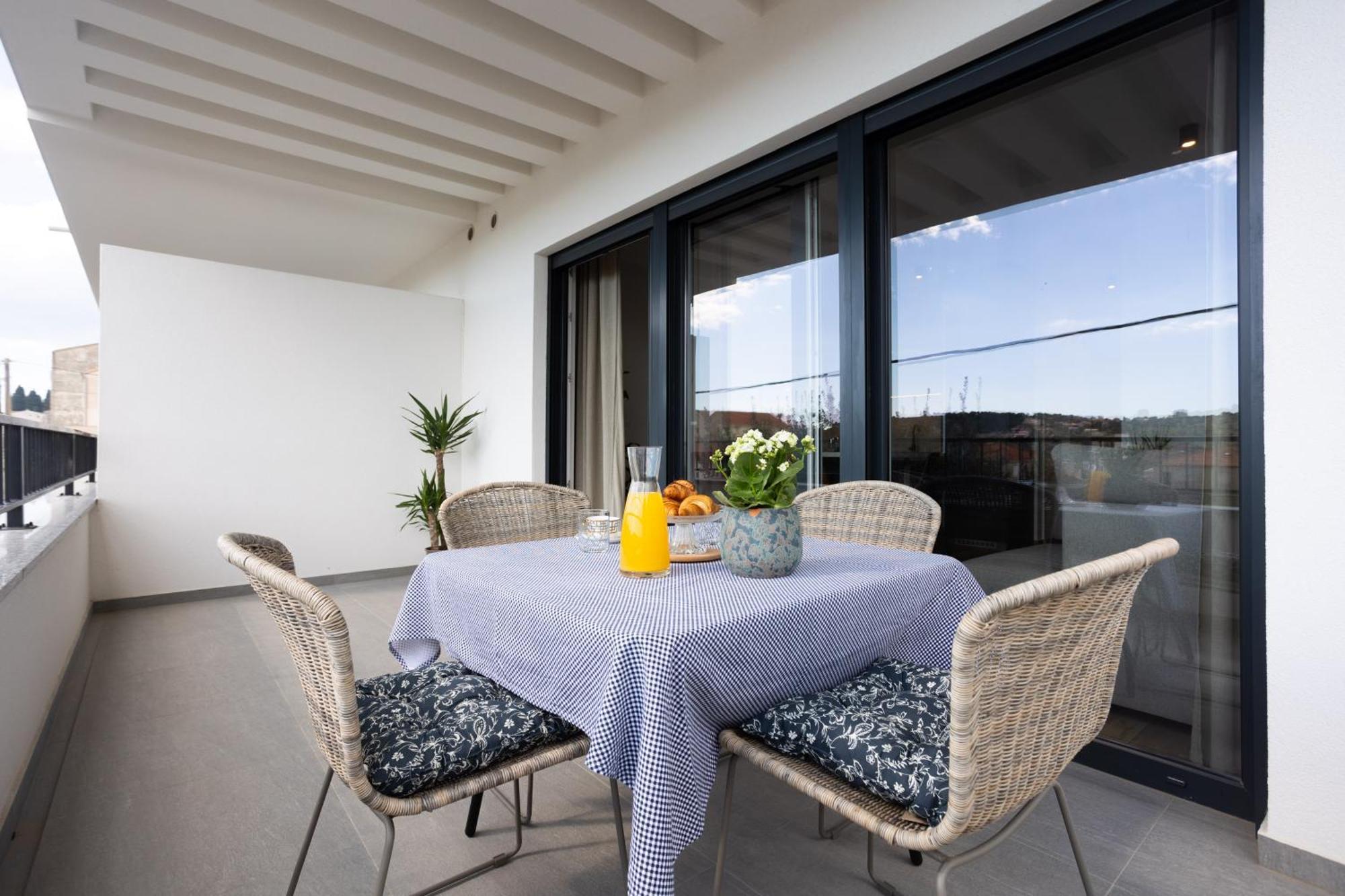 La Petit Apartment Trogir Bagian luar foto
